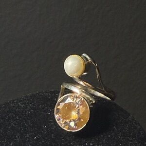 Elegant Silver Ring with Pearl and Crystal